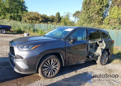 2021 Toyota Highlander Platinum z USA, uszkodzony, nr VIN 5TDFZRBH5MS138398